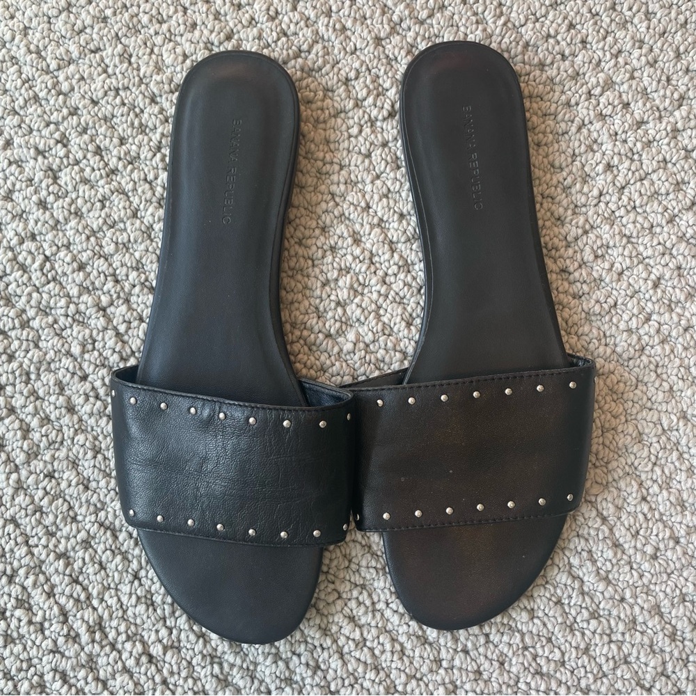 BANANA REPUBLIC leather slides